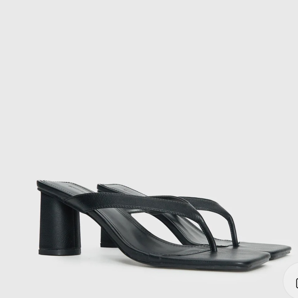 Princess Polly Black Square-Toe Thong Block-Heel Sandals